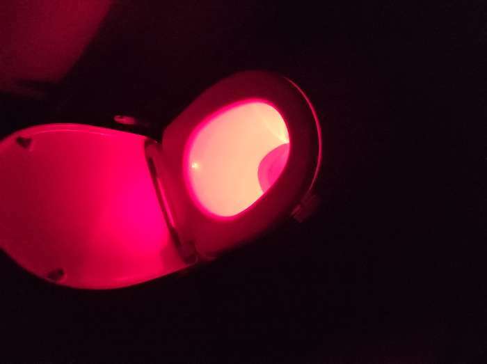 Фотография покупателя товара Светильник для туалета с датчиком движ., RGB, 3 Вт, IP68,  от бат. 3*AAA, белый - Фото 3
