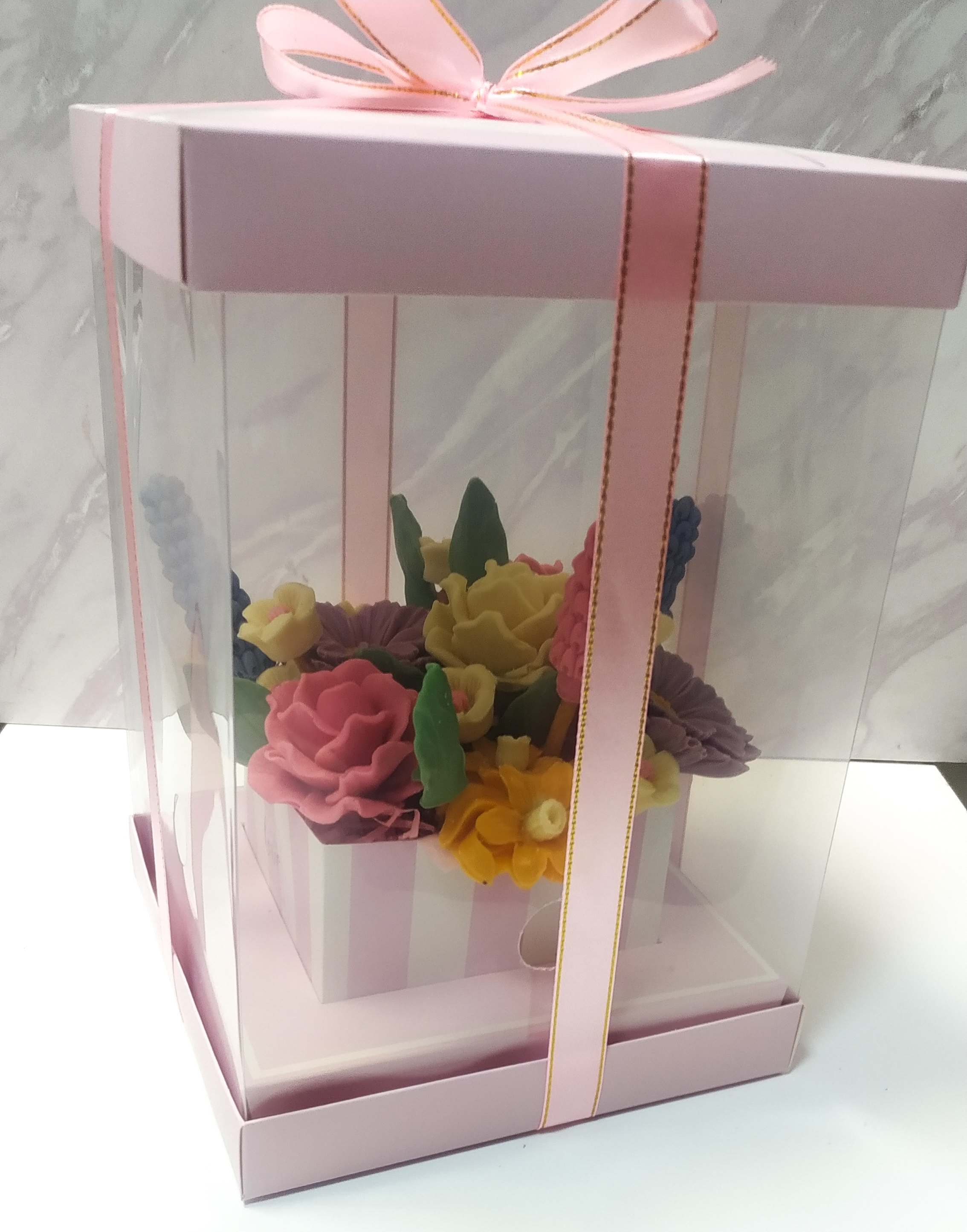 Фотография покупателя товара Коробка подарочная для цветов с вазой и пластиковыми окнами складная, упаковка, «Бежевая», 16×23×16 см - Фото 9