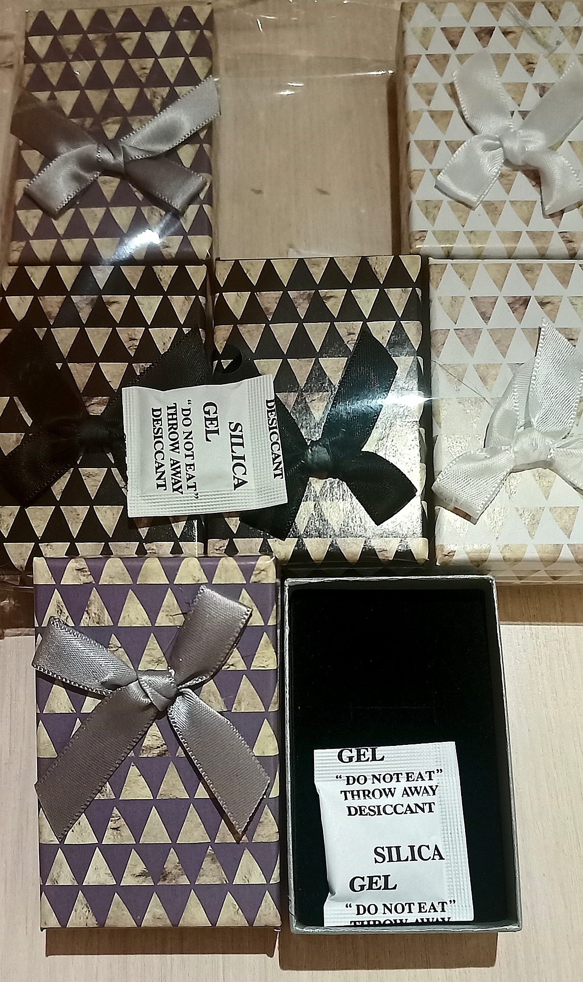 Фотография покупателя товара Коробочка подарочная под набор «Треугольники» блестящие, 5×8 (размер полезной части 4,8×7,7 см), цвет МИКС - Фото 1