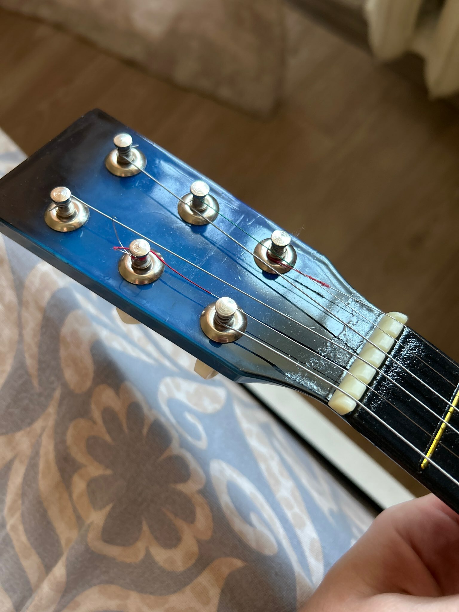 Фотография покупателя товара Музыкальная игрушка «Гитара», 58 см, 6 струн, медиатор, цвета МИКС - Фото 3