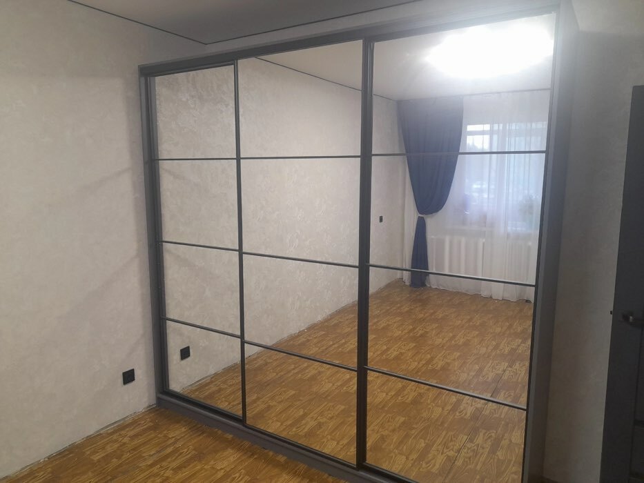 Фотография покупателя товара Шкаф-купе Max-МШ-23-6-24-555, 2400×600×2300 мм, зеркало, цвет ясень шимо светлый - Фото 4