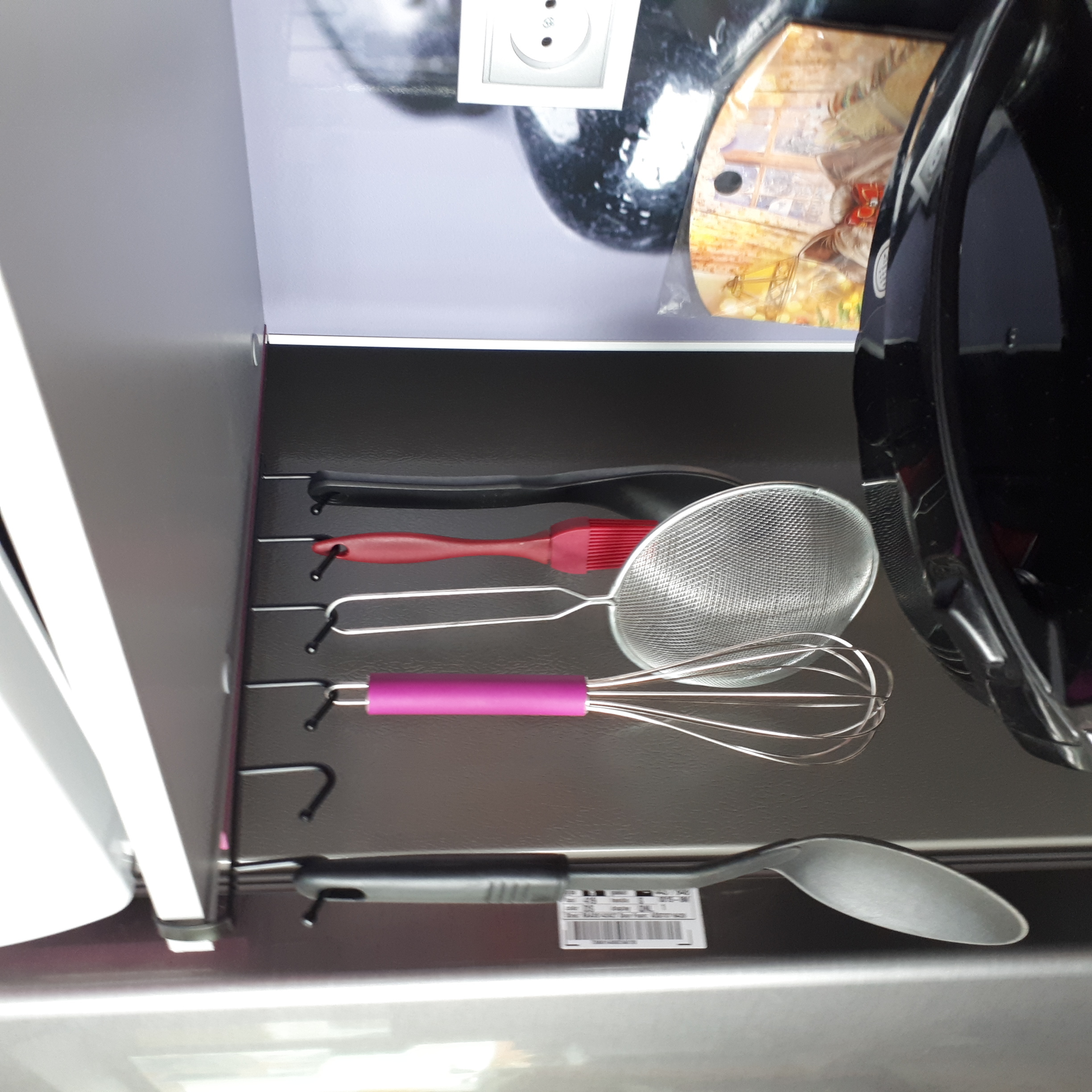 Фотография покупателя товара Держатель кухонный подвесной на 6 предметов Доляна, 1,5×26×7 см, цвет чёрный - Фото 16