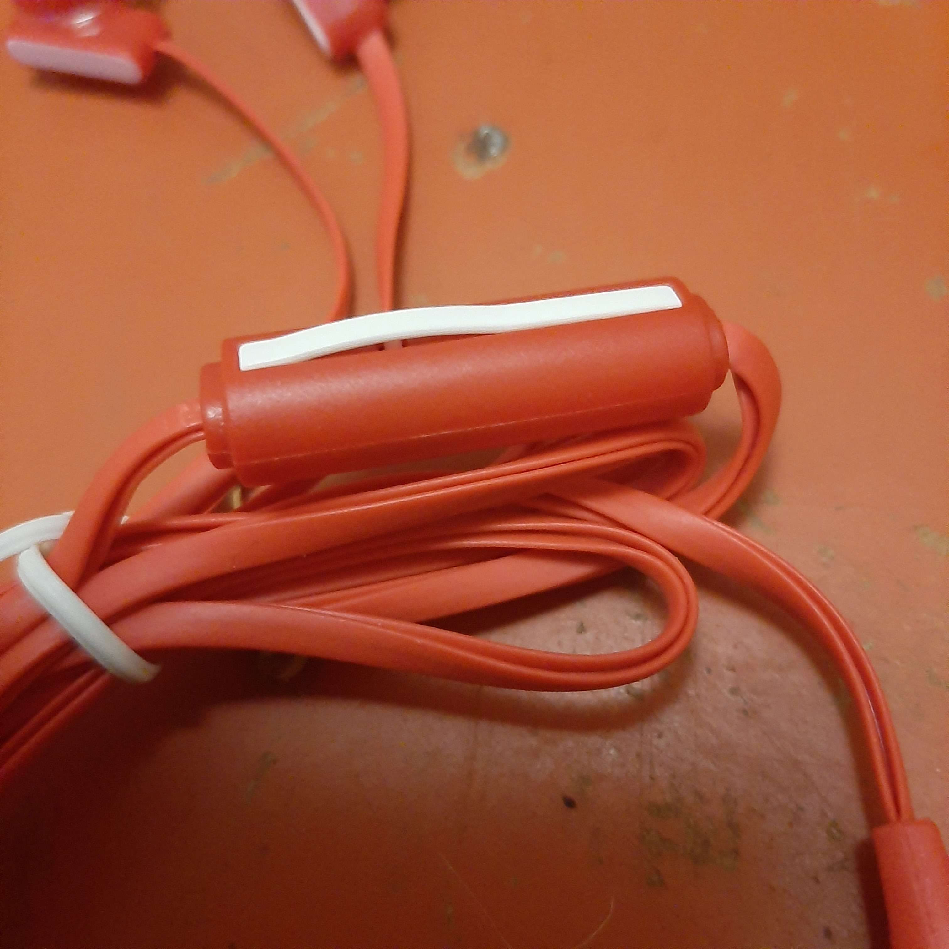 Фотография покупателя товара Наушники LuazON LV-143, вакуумные, микрофон, плоский провод, кнопка ответа, МИКС - Фото 1