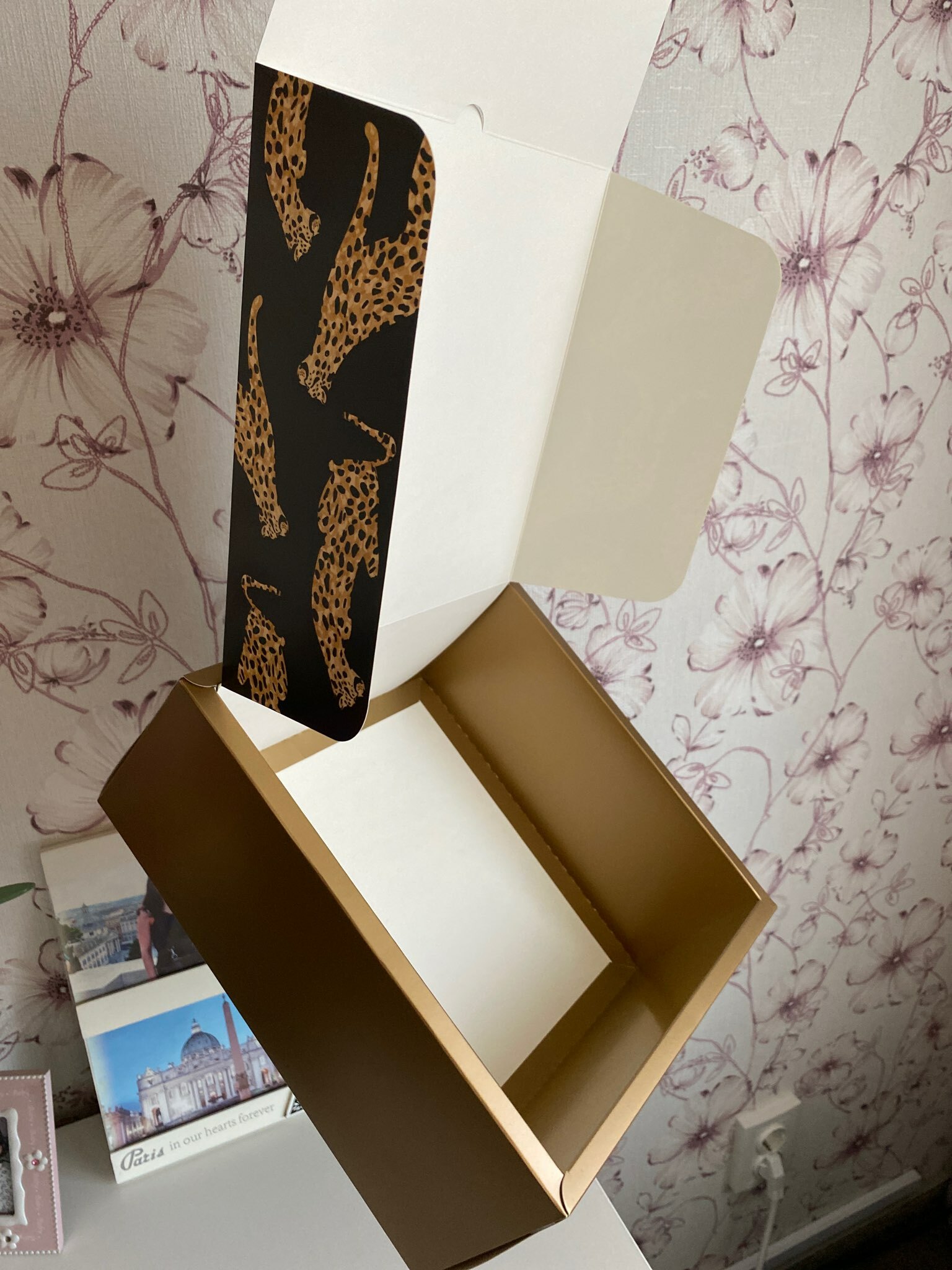 Фотография покупателя товара Коробка подарочная складная, упаковка, «Леопард», 20 х 15 х 10 см - Фото 2