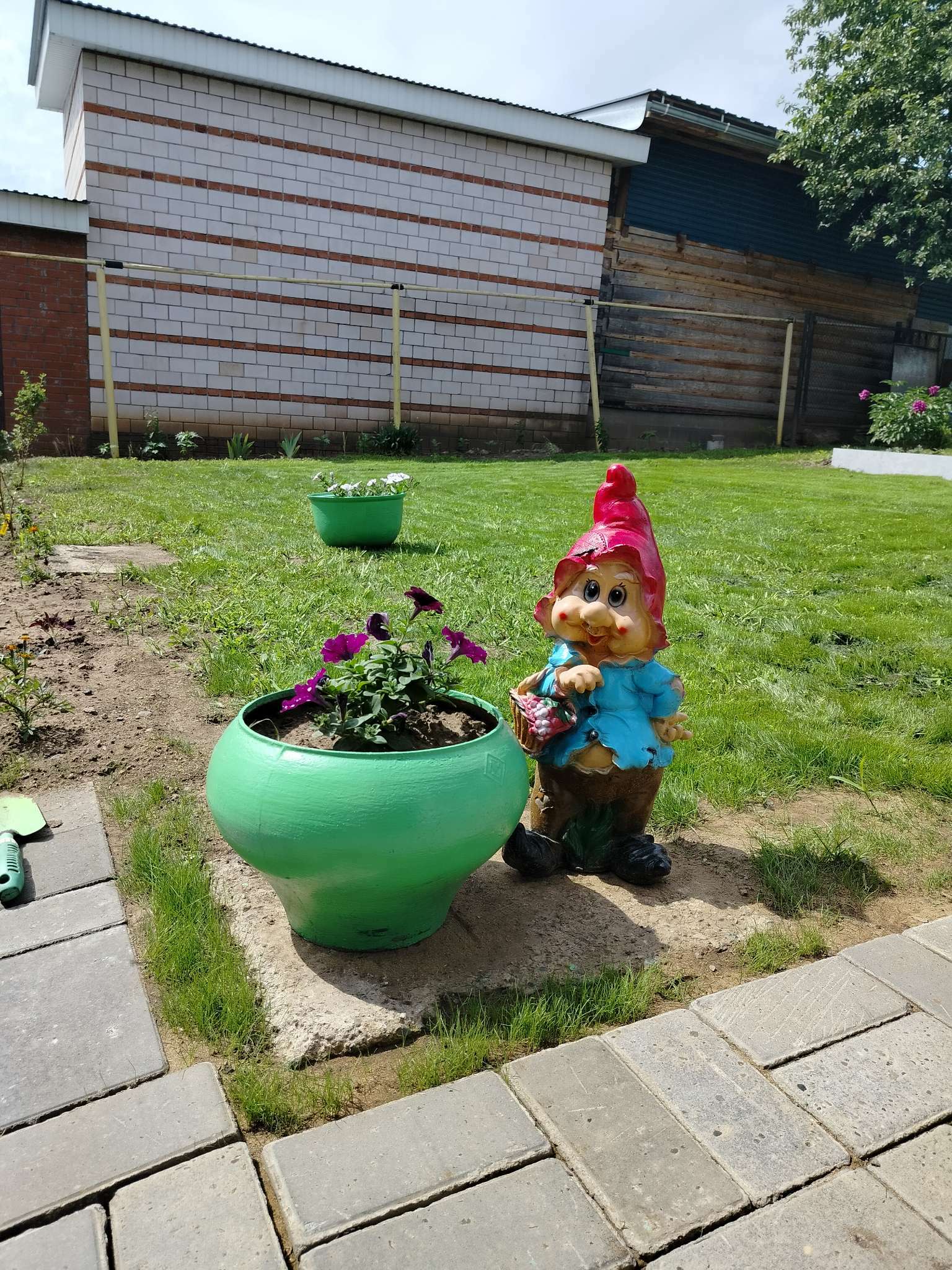 Фотография покупателя товара Садовая фигура из гипса «Гном с виноградом», 50×17×20 см - Фото 1