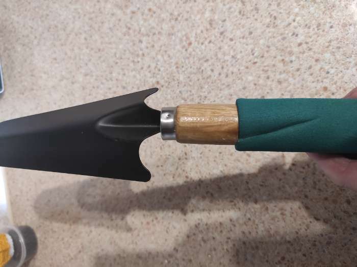 Фотография покупателя товара Совок посадочный Greengo, длина 33,5 см, ширина 6,5 см, деревянная ручка с поролоном