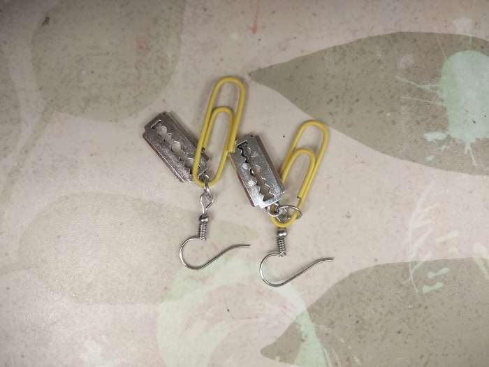 Фотография покупателя товара Серьги металл «Лезвие» со скрепкой, цвет жёлтый в серебре - Фото 3