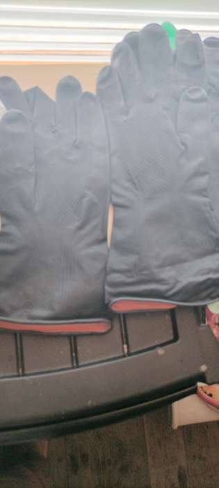 Фотография покупателя товара Перчатки хозяйственные латексные Доляна, размер L, защитные, химически стойкие, 60 гр, цвет чёрный - Фото 2