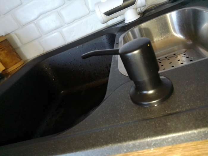Фотография покупателя товара Врезной дозатор для жидкого мыла или средства для мытья посуды, 350 мл, цвет чёрный - Фото 2