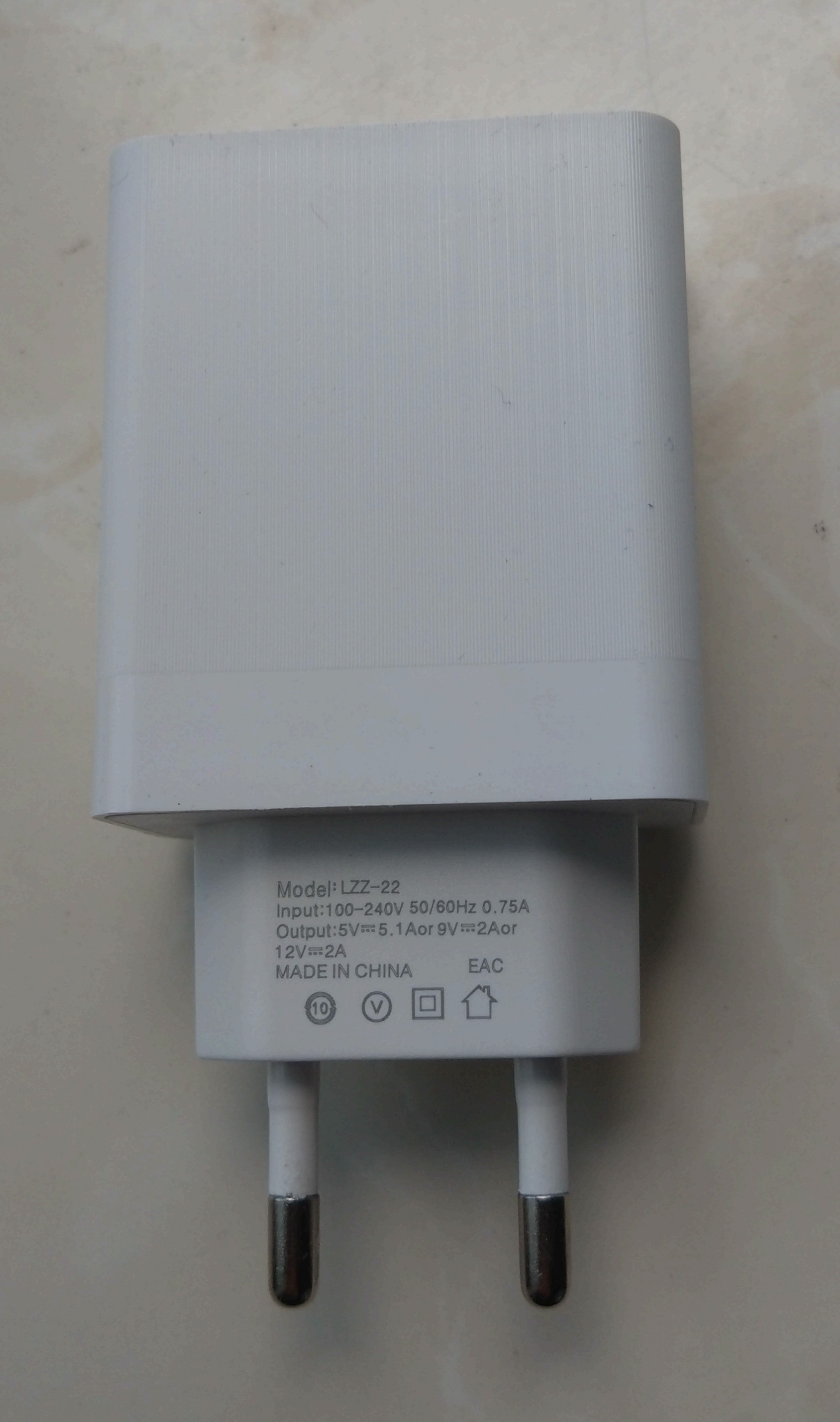 Фотография покупателя товара Сетевое зарядное устройство LuazON LZZ-22, USB, Type-C, 2 А, белое - Фото 1