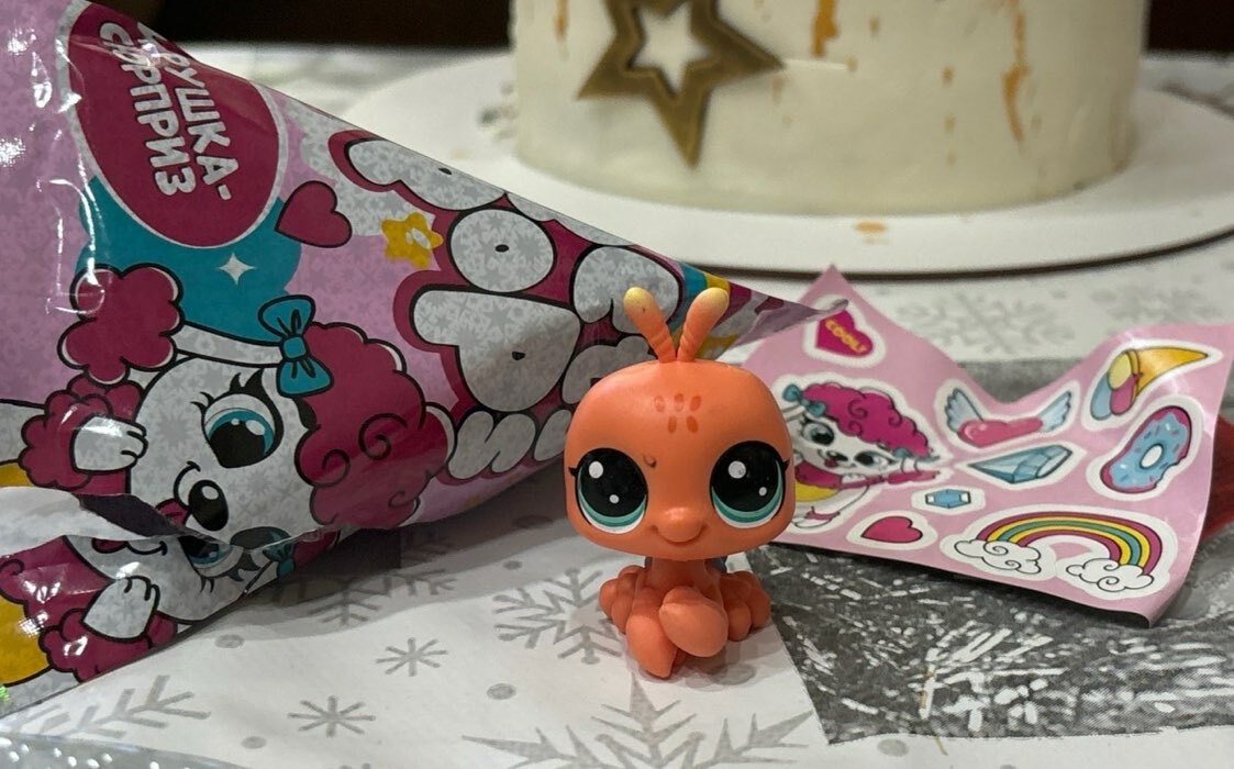 Фотография покупателя товара Игрушка-сюрприз Pets pops с наклейками - Фото 3