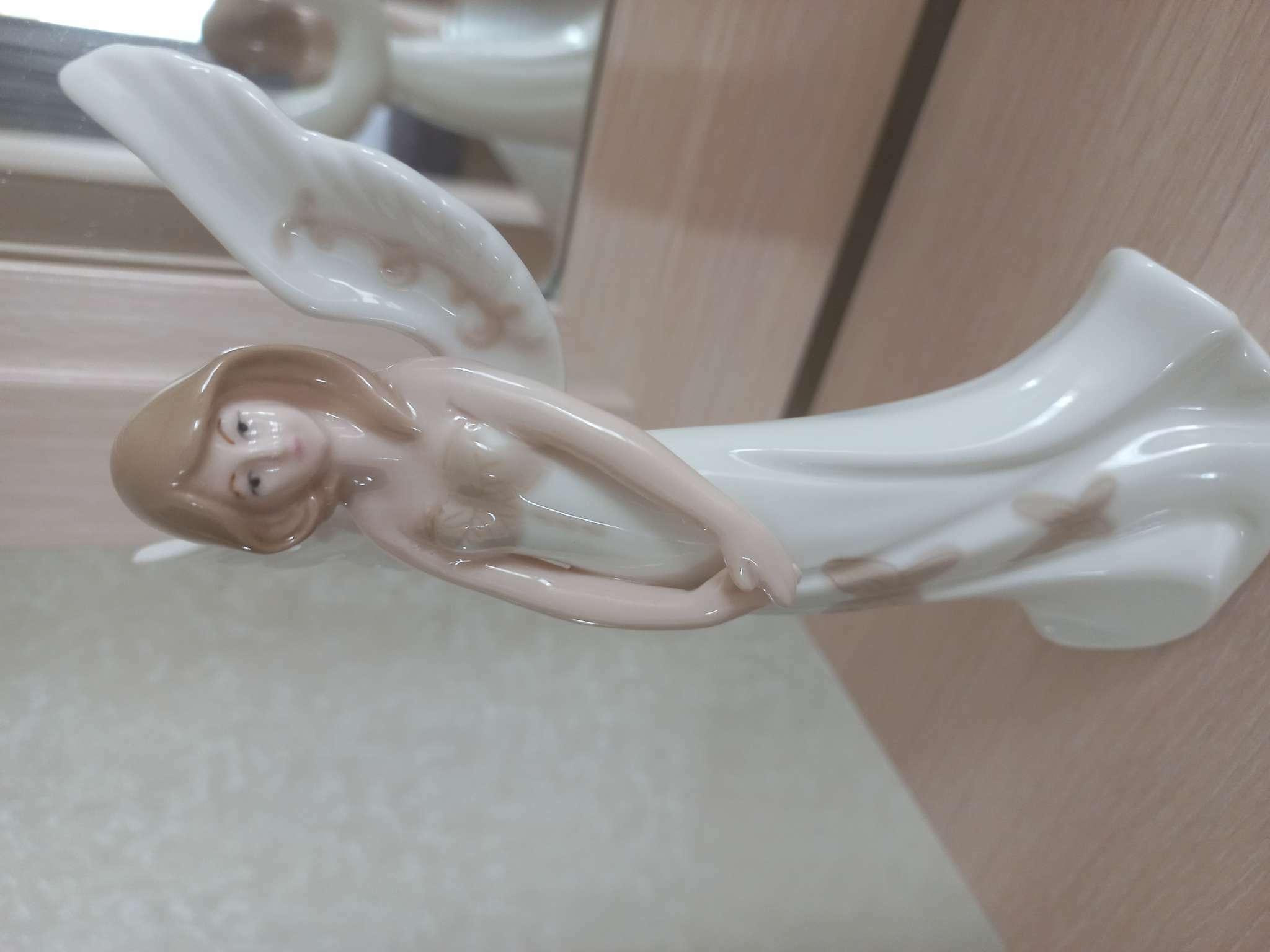 Фотография покупателя товара Сувенир керамика "Девушка-ангел в белом платье с бабочками" 4,5х7х14,5 см - Фото 1