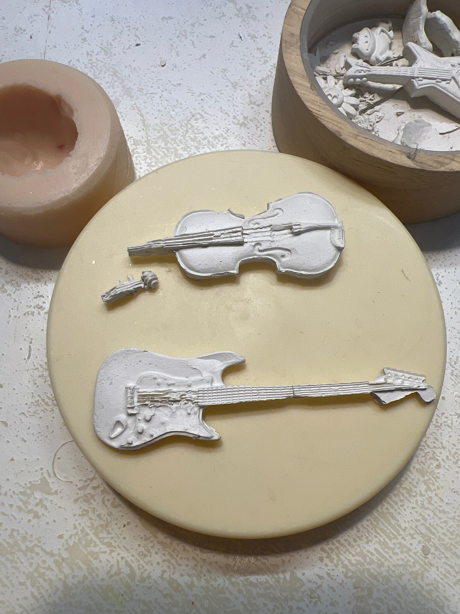 Фотография покупателя товара Молд силикон "Гитара и контрабас" 2 предмета 1х7,8х4,5 см - Фото 1