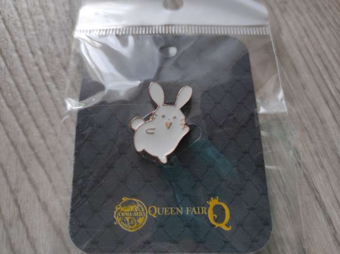 Фотография покупателя товара Значок «Весёлый кролик», цвет белый в золоте - Фото 1