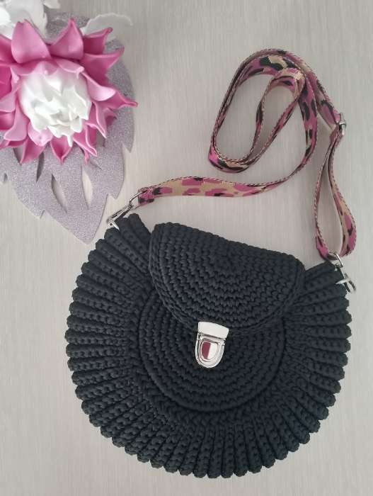 Фотография покупателя товара Ручка для сумки «Леопард», стропа, с карабинами, 139±3×3.8 см, молочная, коричневая - Фото 3