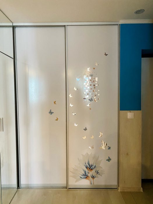 Фотография покупателя товара Наклейка интерьерная зеркальная "Бабочки" 3D акрил 25 шт 11х15 см 7,5х10 см 5,3х7 см - Фото 2
