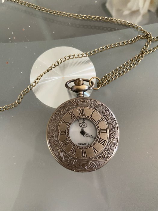Фотография покупателя товара Карманные кварцевые часы «Римские цифры», на цепочке 80 см - Фото 3