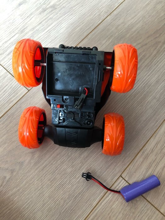 Фотография покупателя товара Машина-перевёртыш радиоуправляемая «Трюкач», свет, работает от аккумулятора, цвет оранжевый - Фото 1