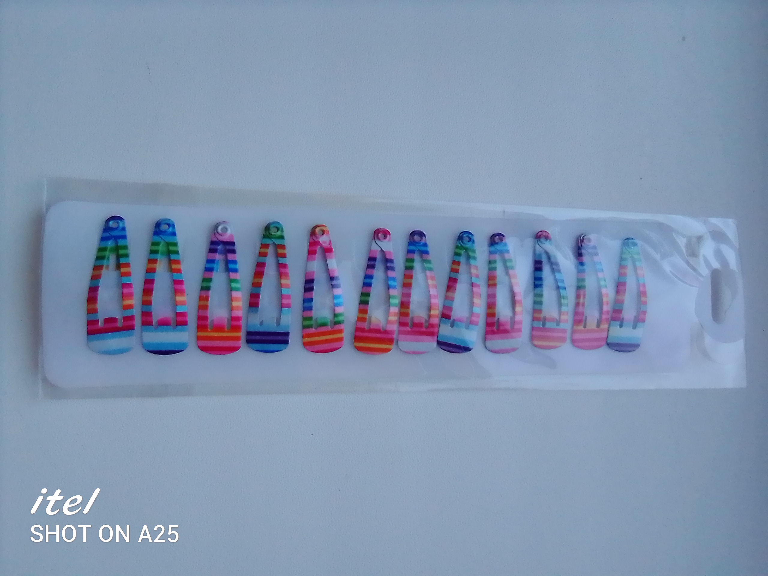 Фотография покупателя товара Невидимка для волос "Малышка" (набор 12 шт) яркие полоски, 3 см