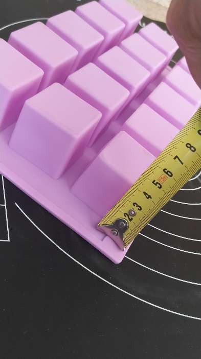 Фотография покупателя товара Форма силиконовая для выпечки Доляна «Куб», 30×17,5 см, 15 ячеек, цвет МИКС - Фото 2
