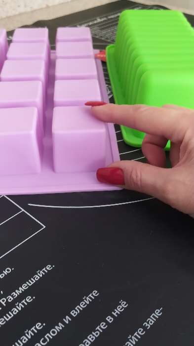 Фотография покупателя товара Форма силиконовая для выпечки Доляна «Куб», 30×17,5 см, 15 ячеек, цвет МИКС - Фото 5