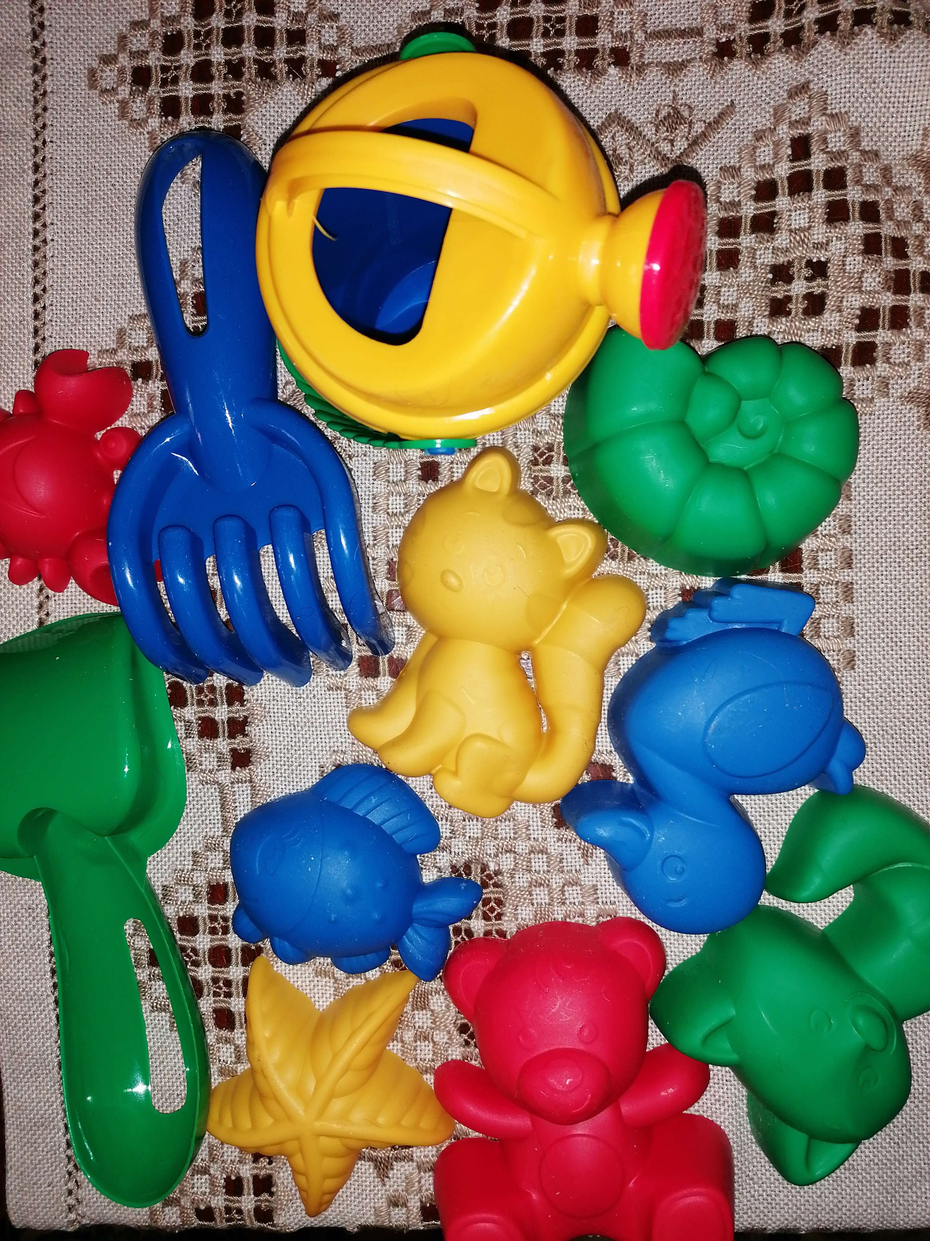 Фотография покупателя товара Набор для игры в песке, 8 формочек, совок, лейка, грабли, цвета МИКС - Фото 19