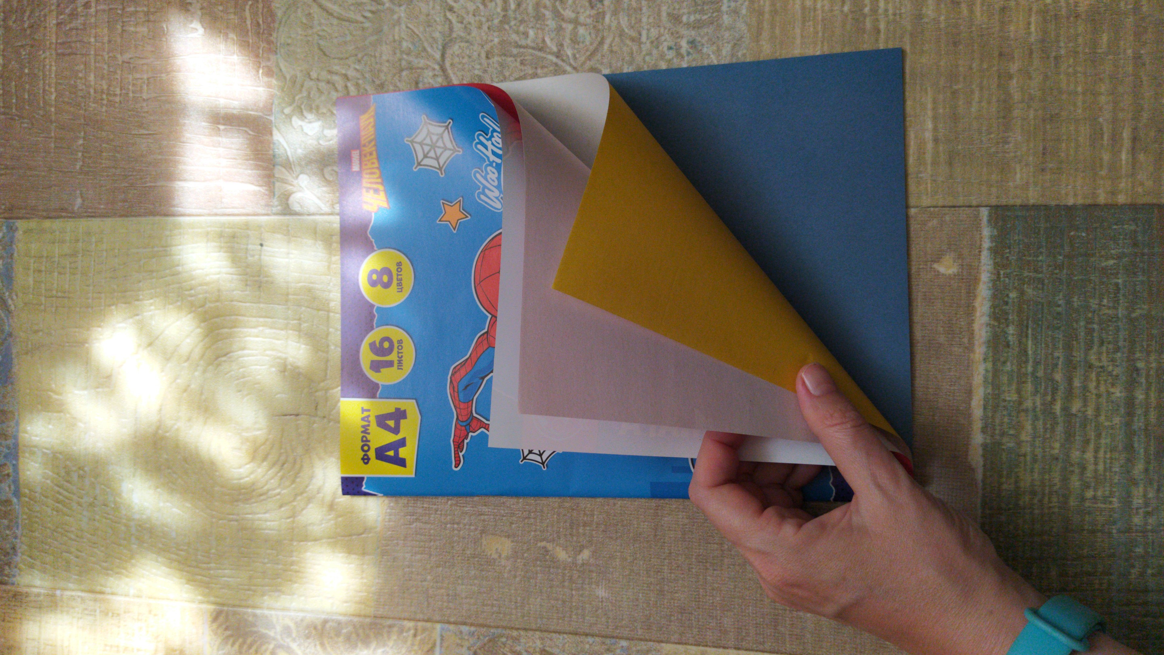 Фотография покупателя товара Бумага цветная, А4, 16 листов, 8 цветов, немелованная, односторонняя, на скрепке, 48 г/м², Человек-паук - Фото 4
