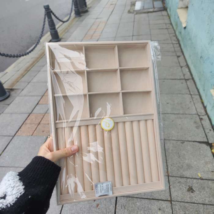 Фотография покупателя товара Подставка для украшений QF 9 ячеек и 12 полос для колец, флок, 35×24×3 см, бежевая - Фото 2