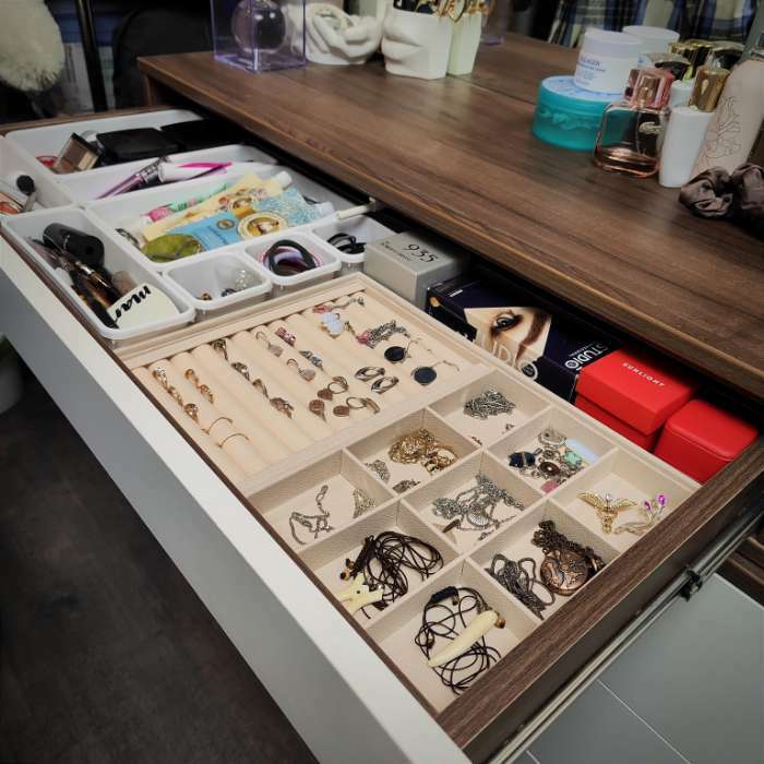 Фотография покупателя товара Подставка для украшений QF 9 ячеек и 12 полос для колец, флок, 35×24×3 см, бежевая - Фото 3