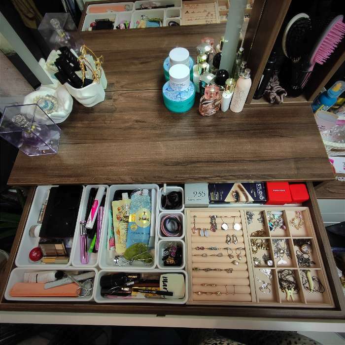 Фотография покупателя товара Подставка для украшений QF 9 ячеек и 12 полос для колец, флок, 35×24×3 см, бежевая - Фото 4