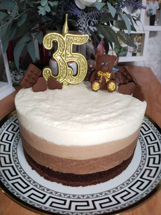 Фотография покупателя товара Свеча для торта цифра «Юбилейная» 65, золотая, 9.7 см - Фото 3