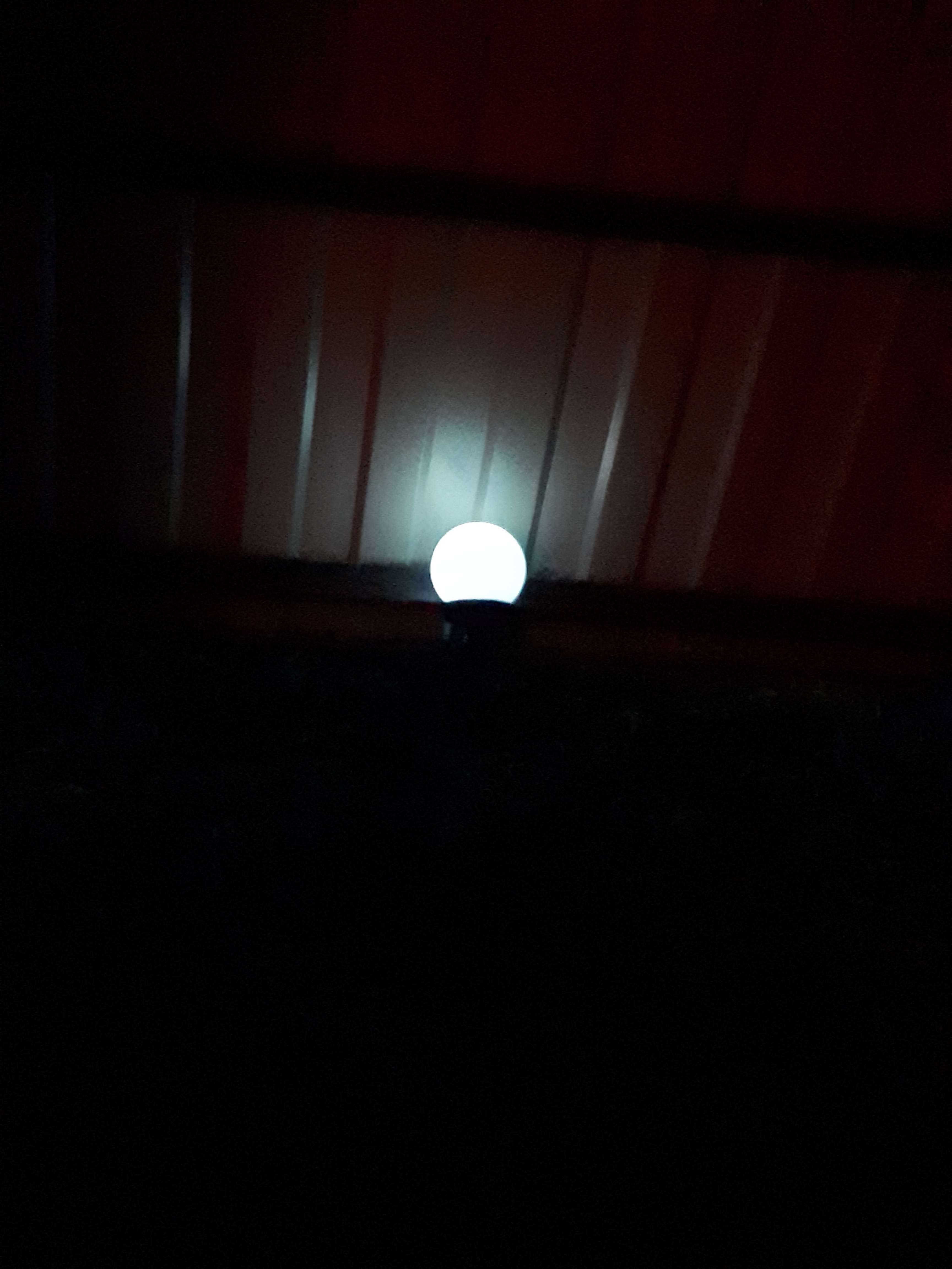 Фотография покупателя товара Садовый светильник на солнечной батарее «Шар», 10 × 15 × 14 см, 1 LED, свечение белое - Фото 2