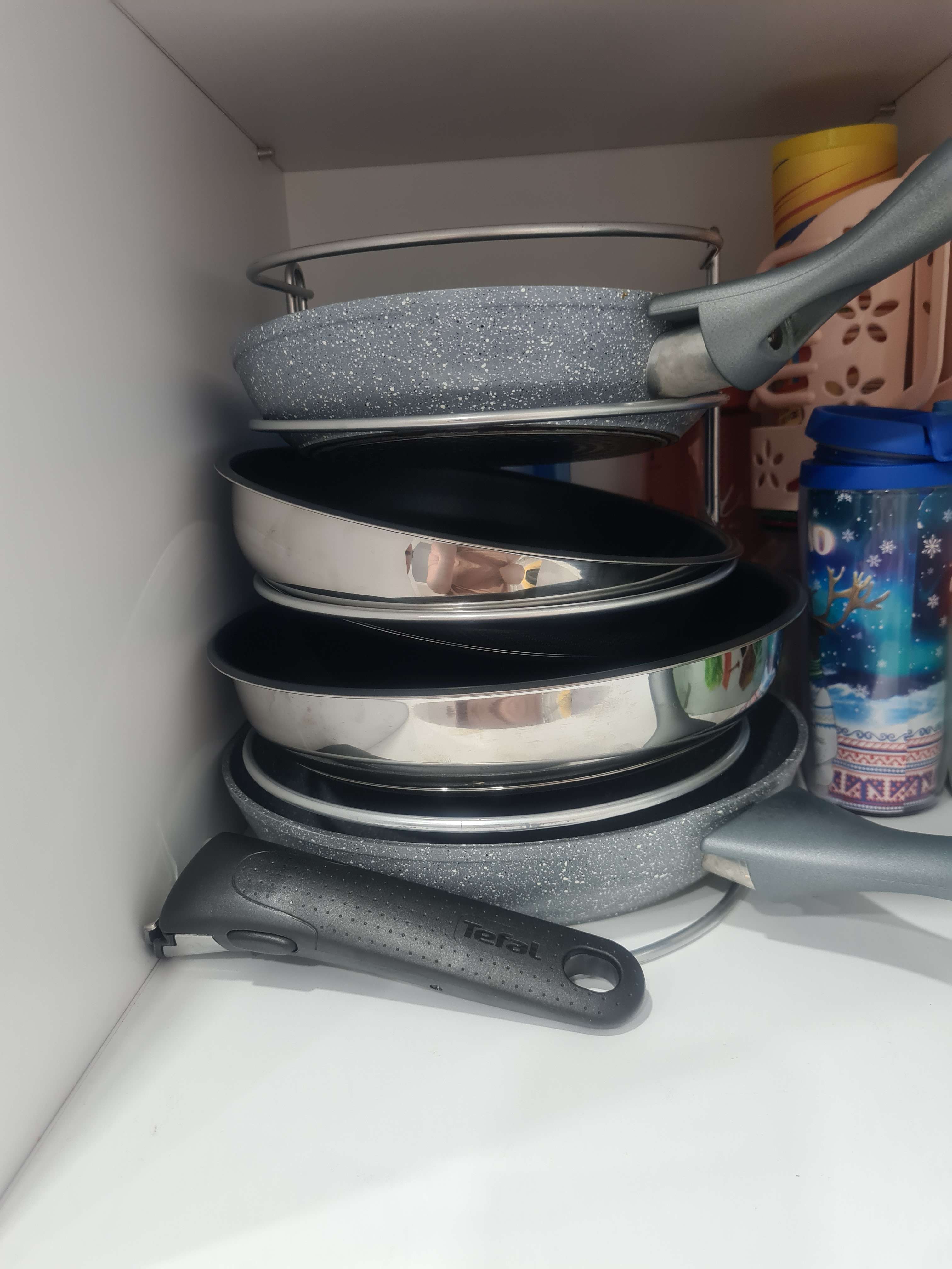 Фотография покупателя товара Подставка для хранения сковородок настольная, 4 отделения, 26х22х27 см, цвет хром - Фото 2
