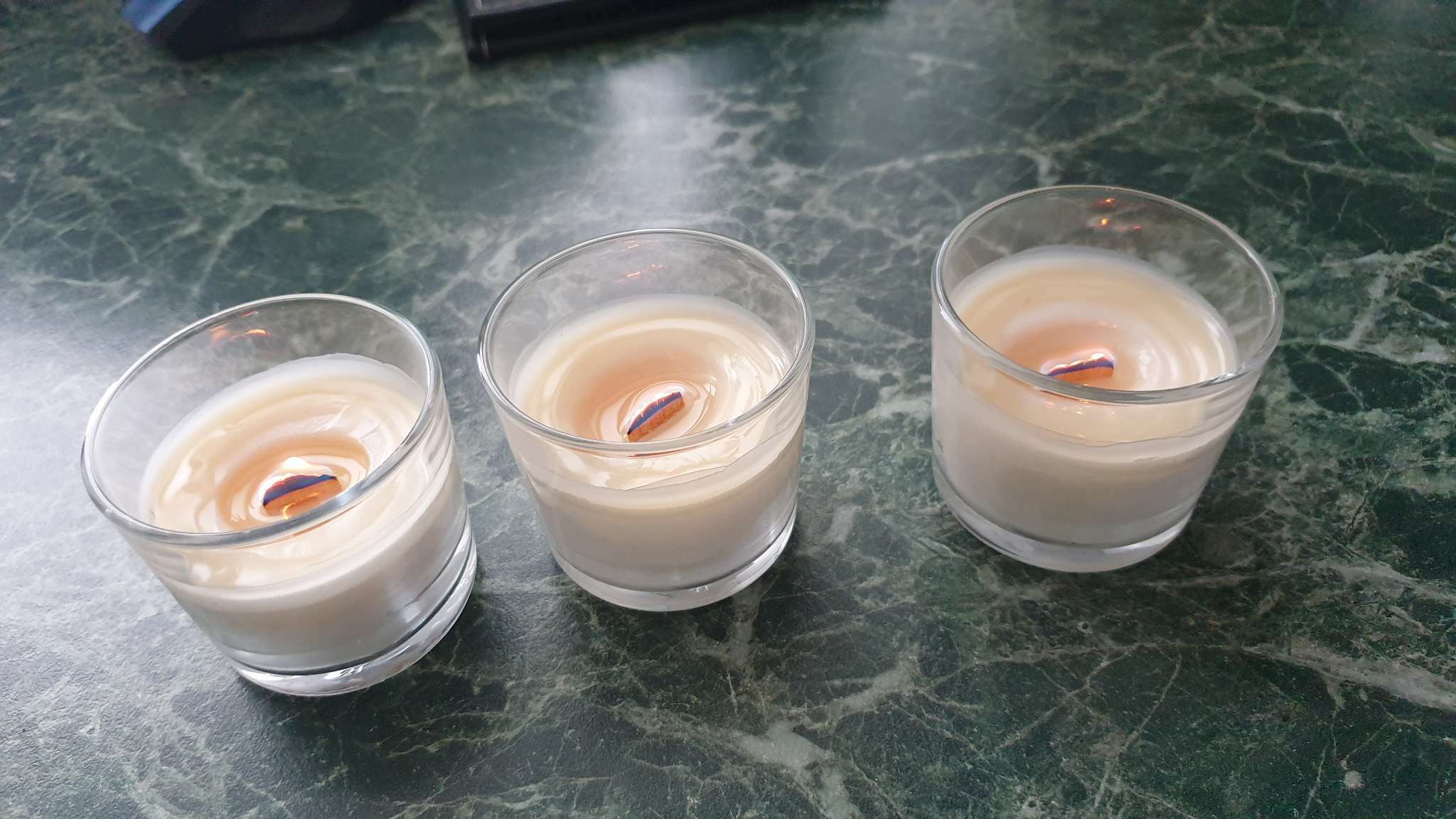 Фотография покупателя товара Свеча из соевого воска в стакане с деревянным фитилем «Нежная орхидея», 65 г - Фото 7