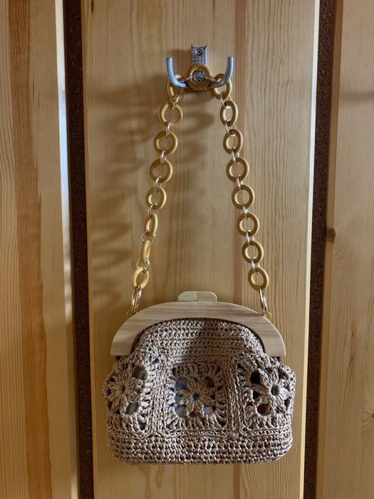 Фотография покупателя товара Цепочка для сумки, с карабинами, деревянная, d = 2,5/3 см, 60 см, цвет коричневый/золотой