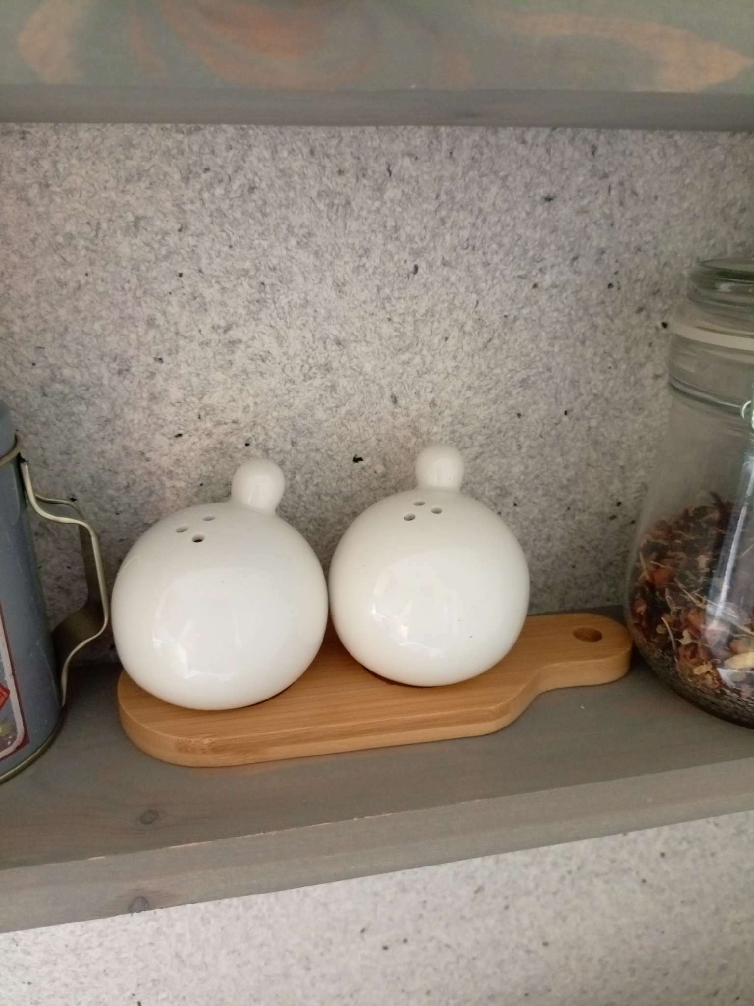 Фотография покупателя товара Набор для специй на бамбуковой подставке BellaTenero «Шарики», 2 предмета: солонка 100 мл, перечница 100 мл, фарфор, белый - Фото 6