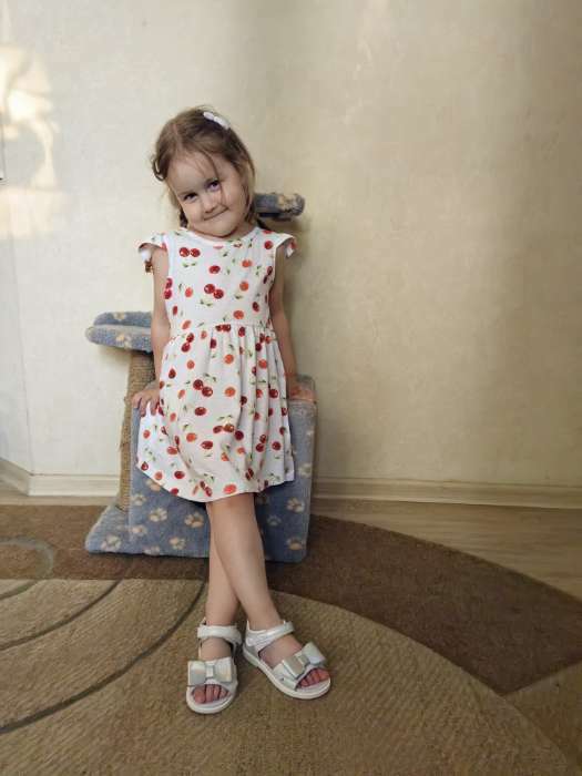 Фотография покупателя товара Платье для девочки "Вишни", цвет белый, рост 104-110 - Фото 1