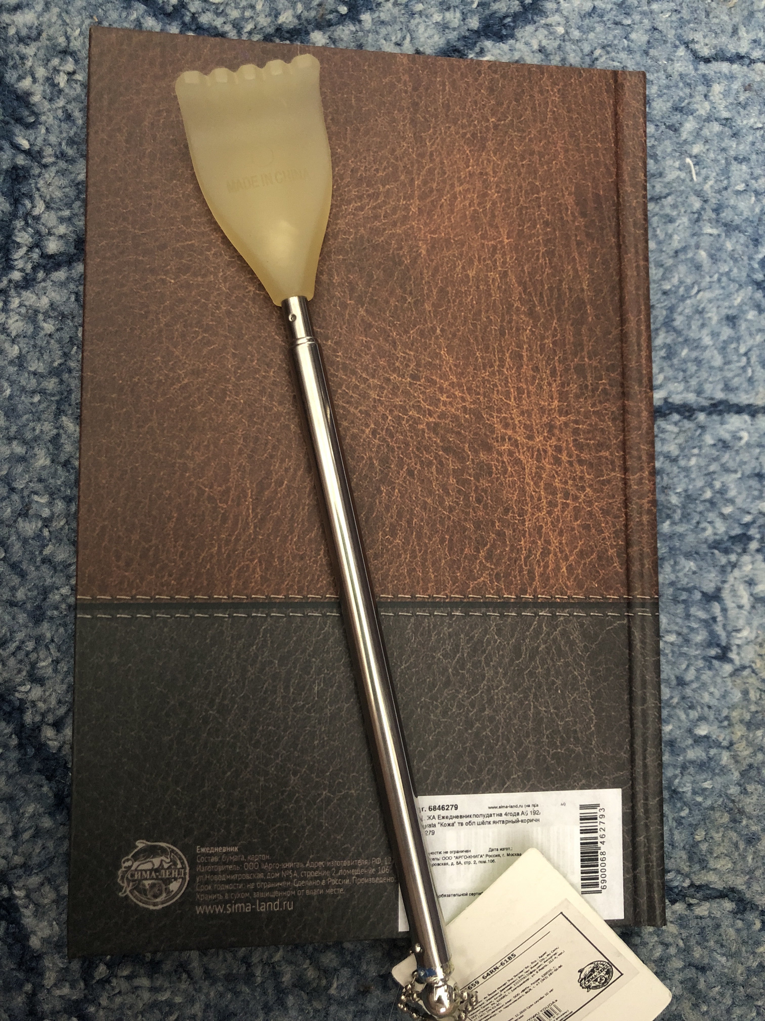 Фотография покупателя товара Массажёр - чесалка, с раздвижной ручкой, с подвесом, 20/42 см, цвет жёлтый - Фото 4