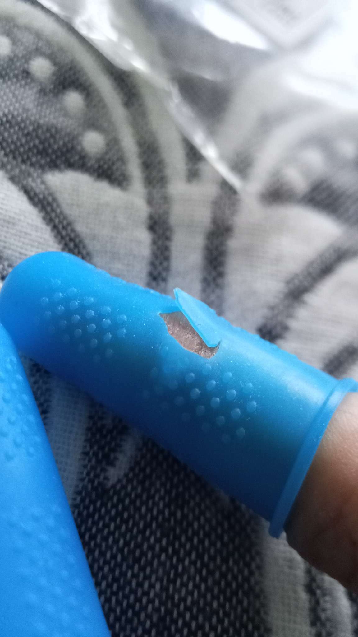 Фотография покупателя товара Колпачки для защиты пальцев при глажке утюгом, силиконовые, «М», 1.8×4.4 см, 3 шт., синие - Фото 2