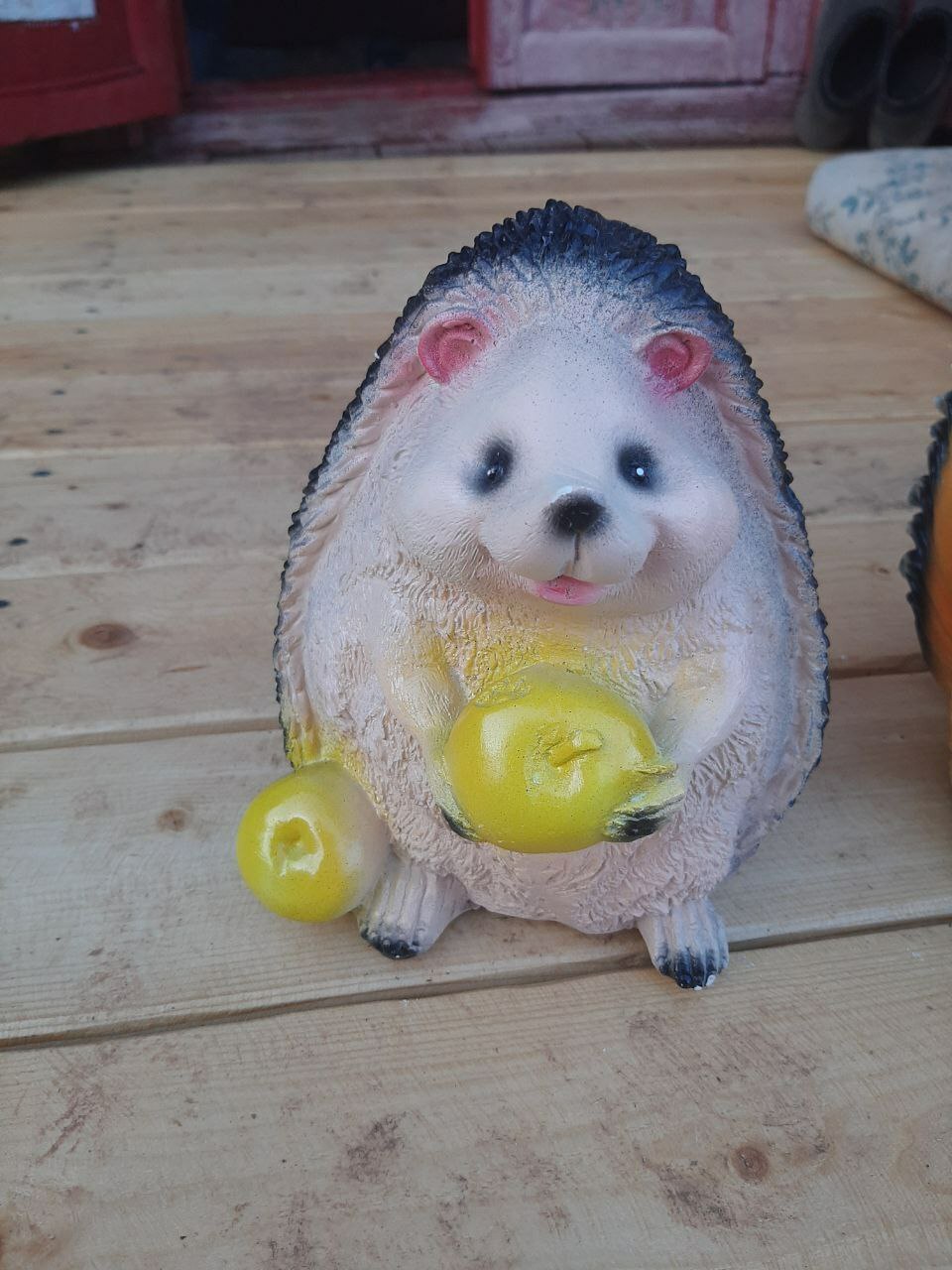 Фотография покупателя товара Садовая фигура "Ёжик с яблоком" 26см - Фото 5