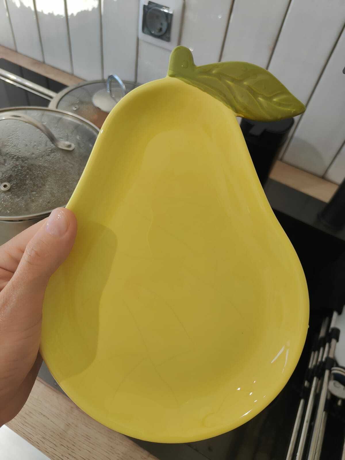 Фотография покупателя товара Тарелка керамическая "Груша", плоская, желтая, 22,5 см, 1 сорт, Иран