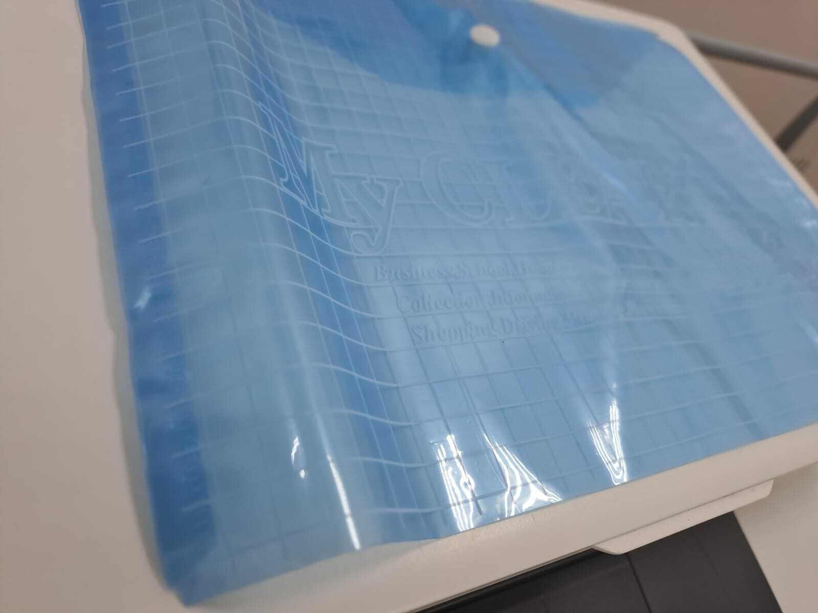 Фотография покупателя товара Папка-конверт на кнопке, А4, 80 мкм, «Клетка», тонированная, синяя - Фото 1