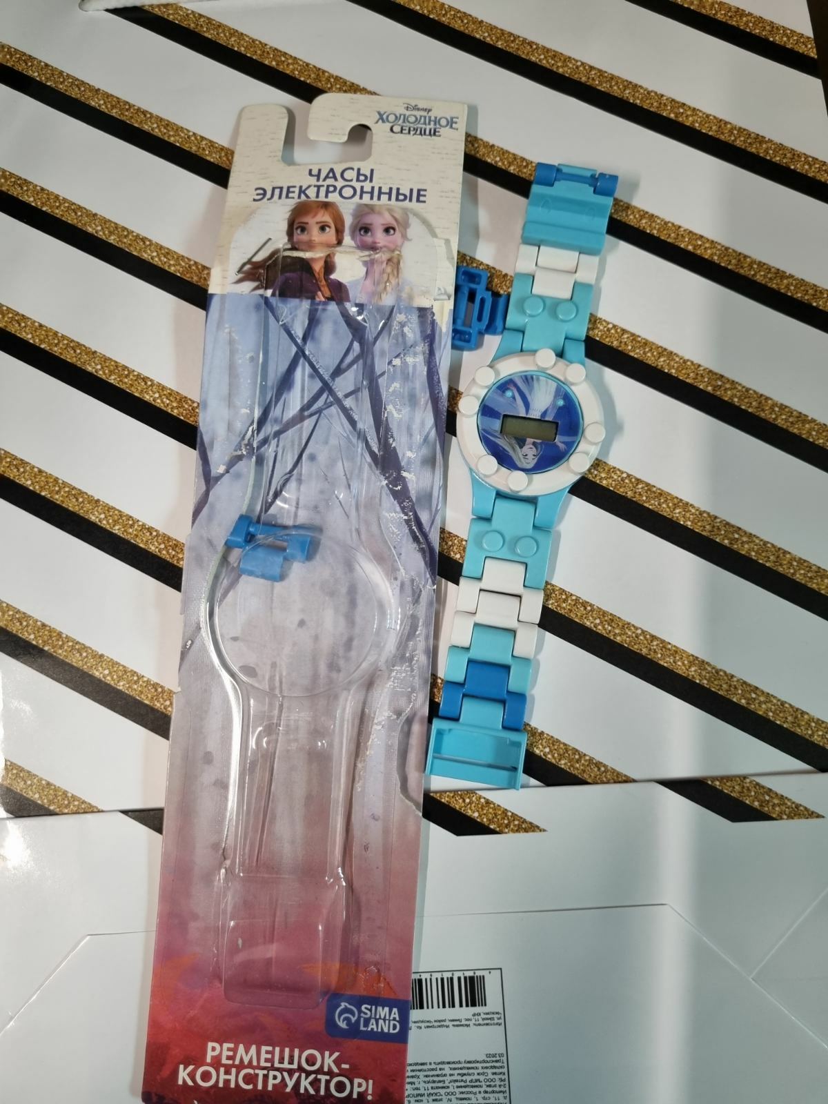 Фотография покупателя товара Часы наручные электронные "Эльза ", Холодное сердце - 2, с ремешком-конструктором - Фото 3