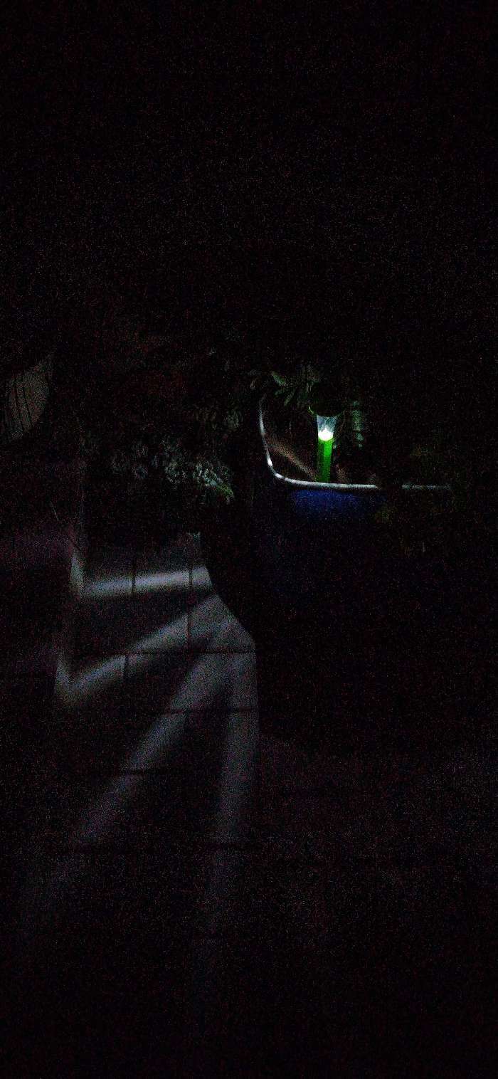 Фотография покупателя товара Садовый светильник на солнечной батарее «Зелёная трапеция», 4.5 × 30 × 4.5 см, 1 LED, свечение белое