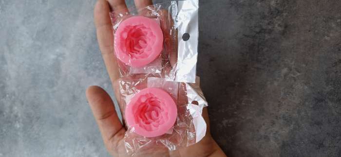 Фотография покупателя товара Молд «Роза», силикон, 4,5×2 см, цвет МИКС - Фото 1