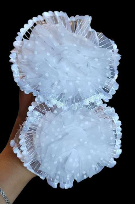 Фотография покупателя товара Резинка для волос бант «Школьница», нежность горошек, d=11 см, белая - Фото 2