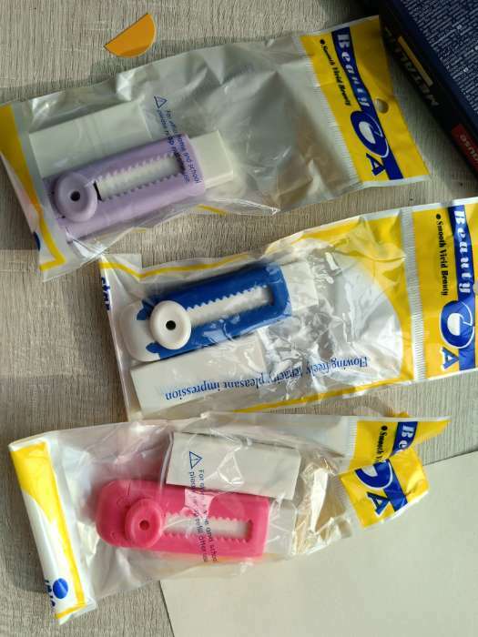 Фотография покупателя товара Ластик прямоугольный белый в пластиковом выдвижном держателе, запасной ластик, в блистере, МИКС - Фото 1