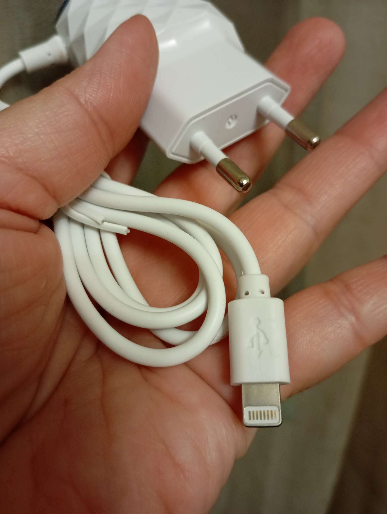 Фотография покупателя товара Сетевое зарядное устройство Luazon LCC-25, 2 USB, Lightning, 1 А, 1 м, черно-белое - Фото 1