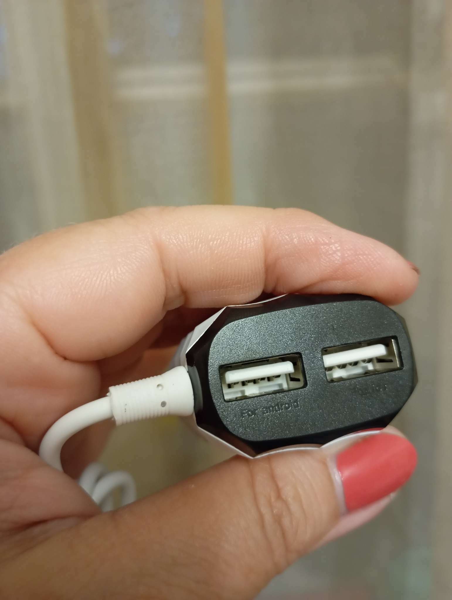 Фотография покупателя товара Сетевое зарядное устройство Luazon LCC-25, 2 USB, Lightning, 1 А, 1 м, черно-белое - Фото 3