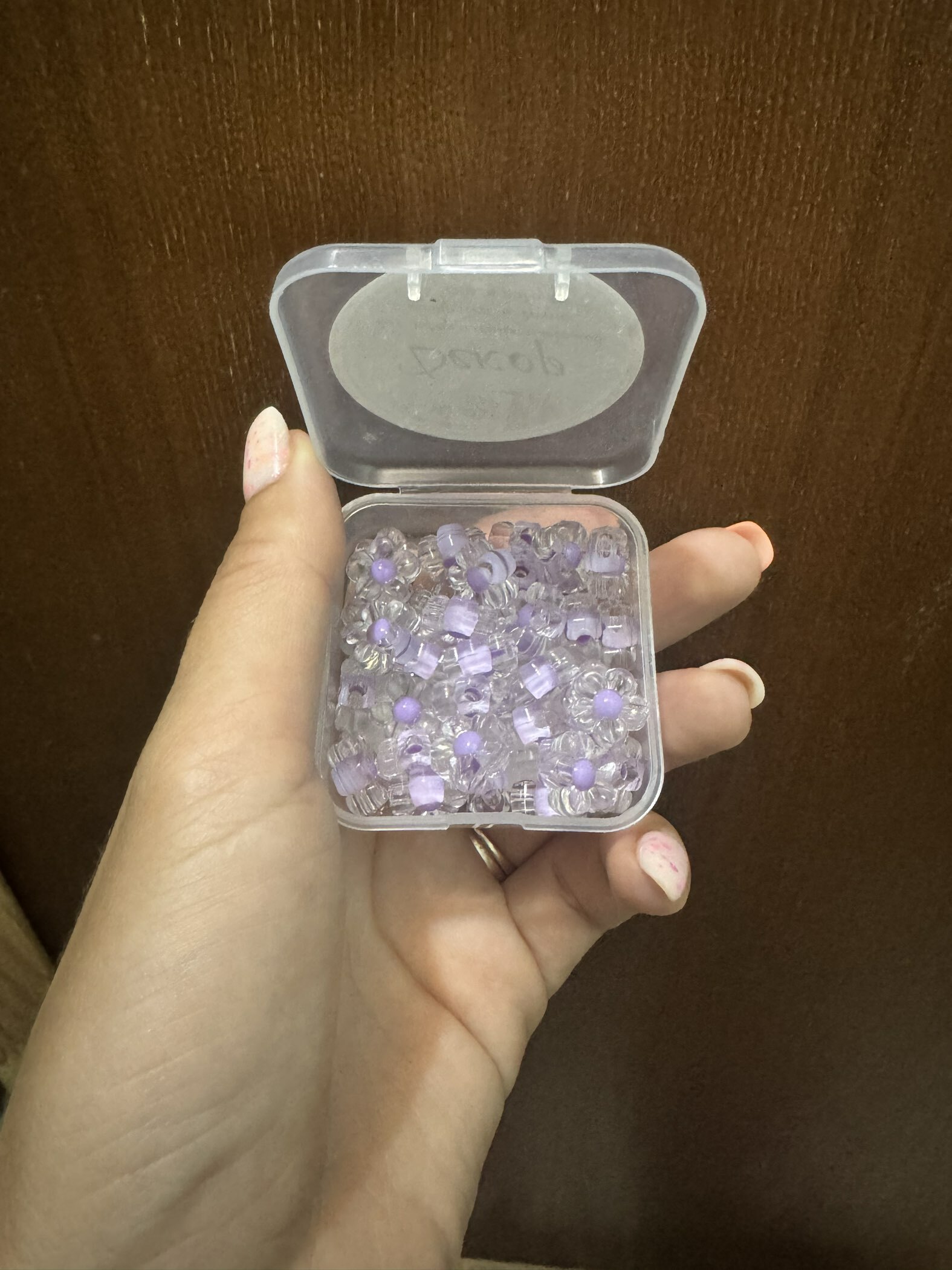Фотография покупателя товара Бусины пластик "Цветок с фиолетовой серединкой" глянец 20 гр  0,6х1,2х1,2 см